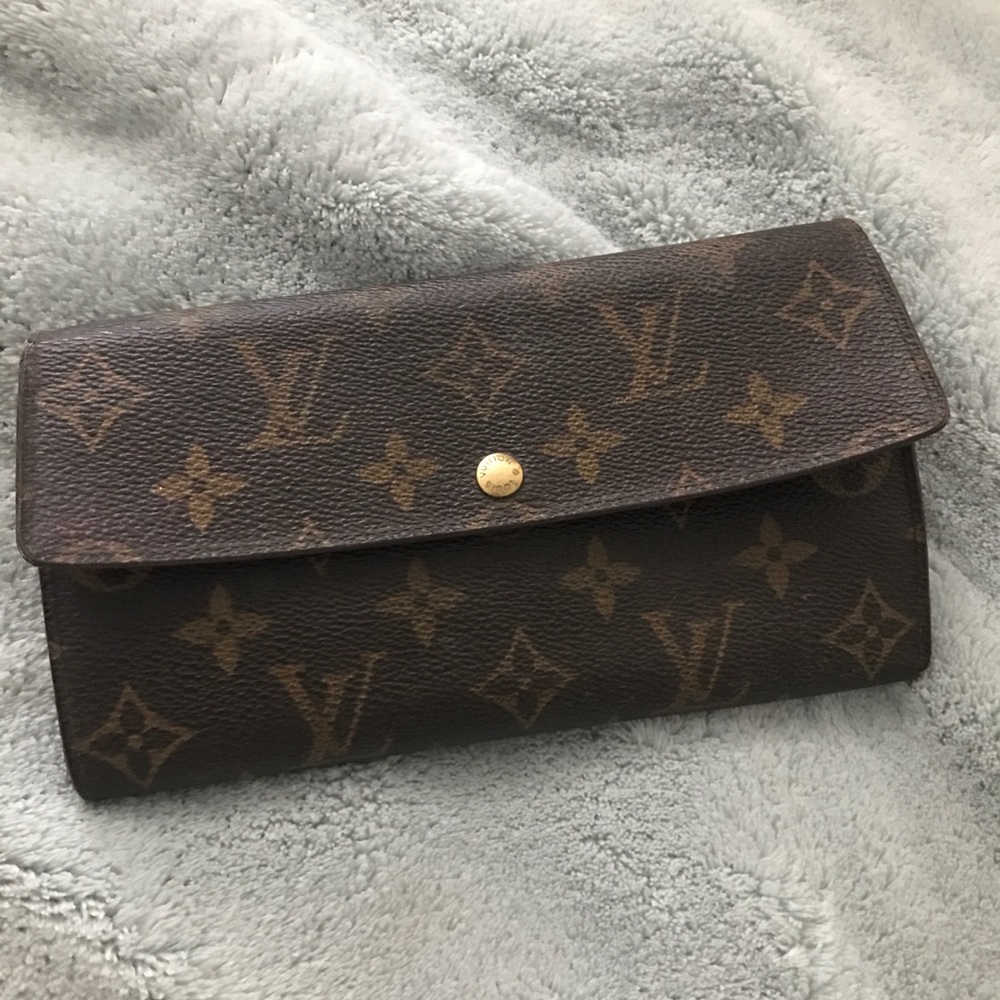 Authentic Louis Vuitton monogram Wallet.